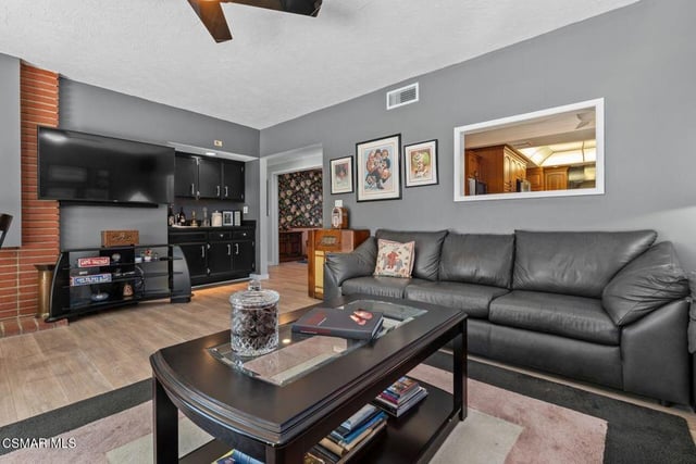 17701 Corinthian Drive, Encino, CA 91316 — photo 11 of 33