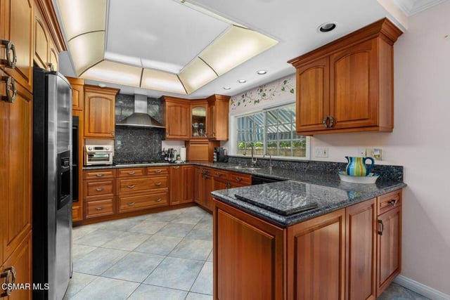 17701 Corinthian Drive, Encino, CA 91316 — photo 3 of 33