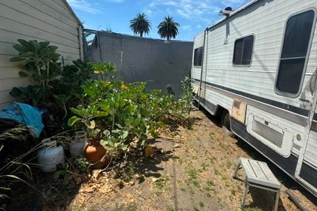 1336 W 46th St, Los Angeles, CA 90037 — photo 6 of 12