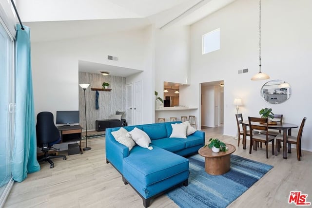 11918 Avon Way 6, Los Angeles, CA 90066 — photo 6 of 25