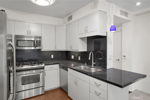 267 S San Pedro 217, Los Angeles, CA 90012 — photo 16 of 44