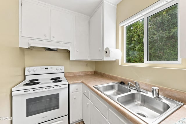 138 S Bryn Mawr Street 33, Ventura, CA 93003 — photo 13 of 30