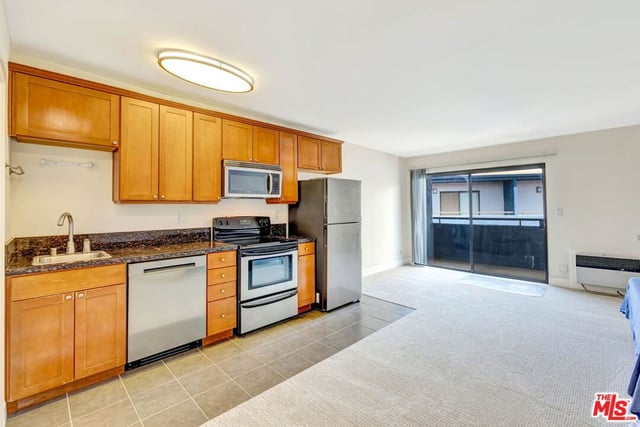 10982 Roebling Avenue 522, Los Angeles, CA 90024 — photo 3 of 29