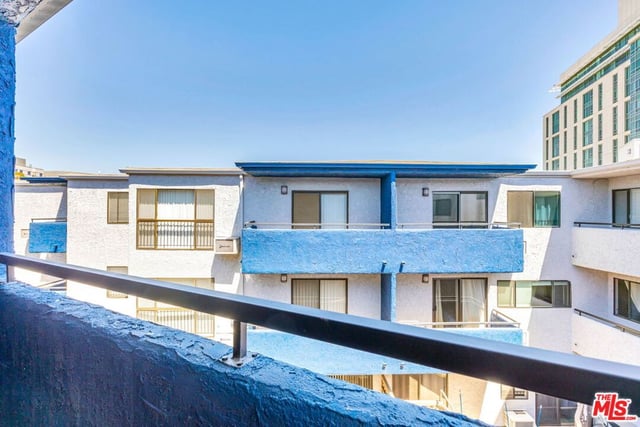 10982 Roebling Avenue 522, Los Angeles, CA 90024 — photo 5 of 29