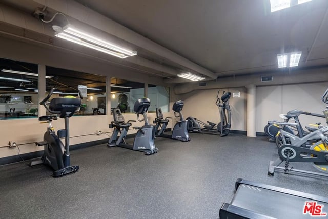10982 ROEBLING Avenue 429, Los Angeles, CA 90024 — photo 12 of 15