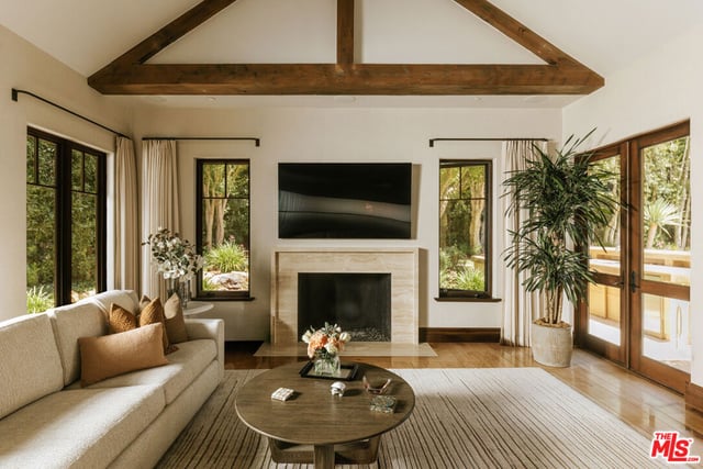 1900 Mandeville Canyon Road, Los Angeles, CA 90049 — photo 7 of 27