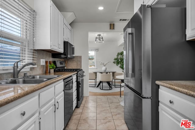 7203 Earldom Avenue, Los Angeles, CA 90293 — photo 17 of 38
