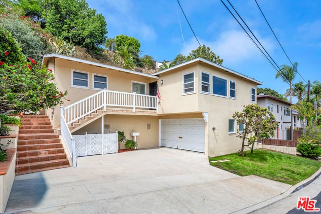 7203 Earldom Avenue, Los Angeles, CA 90293 — photo 4 of 38
