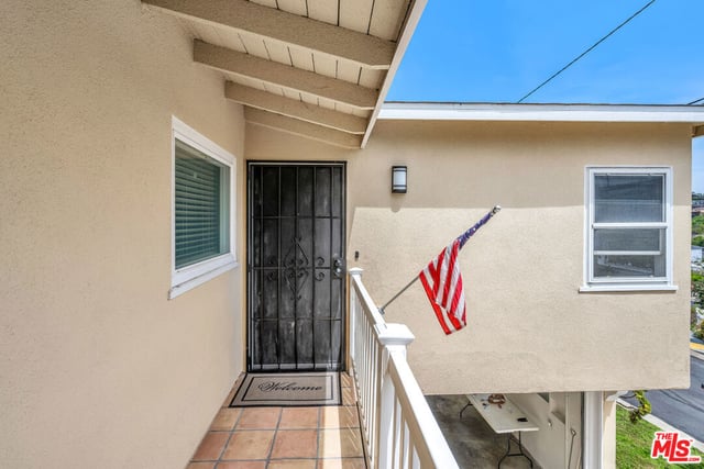 7203 Earldom Avenue, Los Angeles, CA 90293 — photo 5 of 38