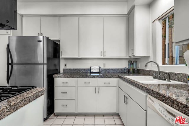 3613 Glendon Avenue 101, Los Angeles, CA 90034 — photo 9 of 18