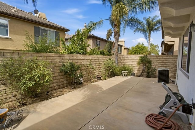28403 Casselman, Saugus, CA 91350 — photo 16 of 19