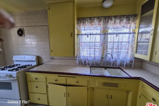 1241 W 43rd Street, Los Angeles, CA 90037 — photo 5 of 9