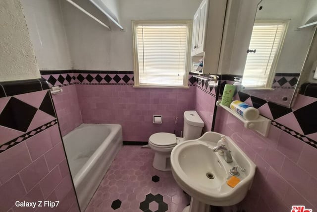 1241 W 43rd Street, Los Angeles, CA 90037 — photo 7 of 9