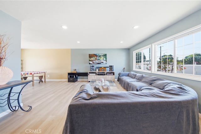 16201 Napa, North Hills, CA 91343 — photo 4 of 20