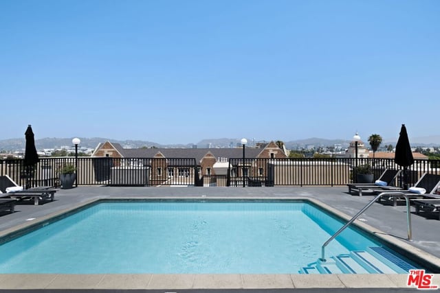 585 N Rossmore Avenue 506, Los Angeles, CA 90004 — photo 8 of 14