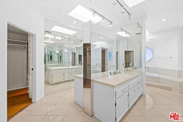 716 N Beverly Drive, Beverly Hills, CA 90210 — photo 37 of 50