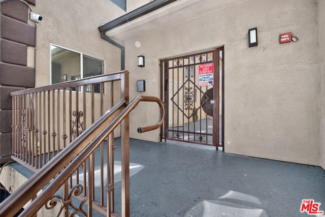 14618 Gilmore Street 4, Los Angeles, CA 91411 — photo 18 of 32