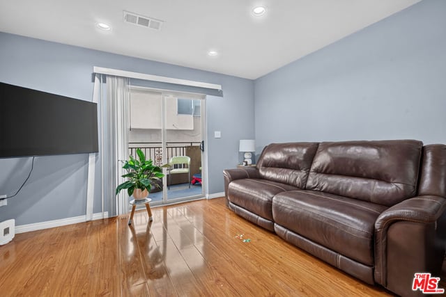 14618 Gilmore Street 4, Los Angeles, CA 91411 — photo 5 of 32
