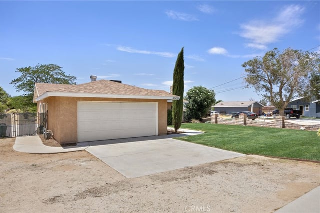 43429 51st Street W, Quartz Hill, CA 93536 — photo 3 of 44