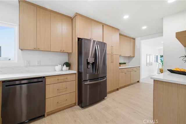 7446 Dempsey Avenue, Lake Balboa, CA 91406 — photo 10 of 36
