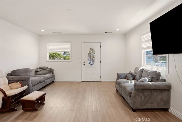 339 E 103 Street, Los Angeles, CA 90003 — photo 3 of 17