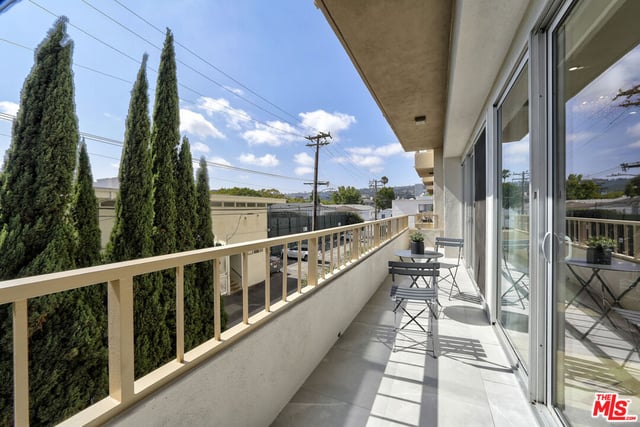 339 N Palm Drive 201, Beverly Hills, CA 90210 — photo 11 of 35