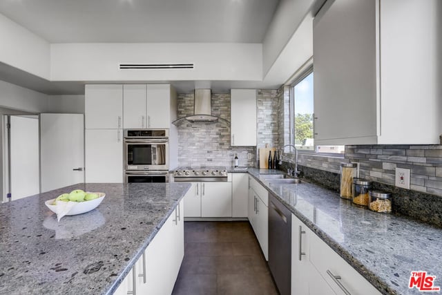 339 N Palm Drive 201, Beverly Hills, CA 90210 — photo 13 of 35