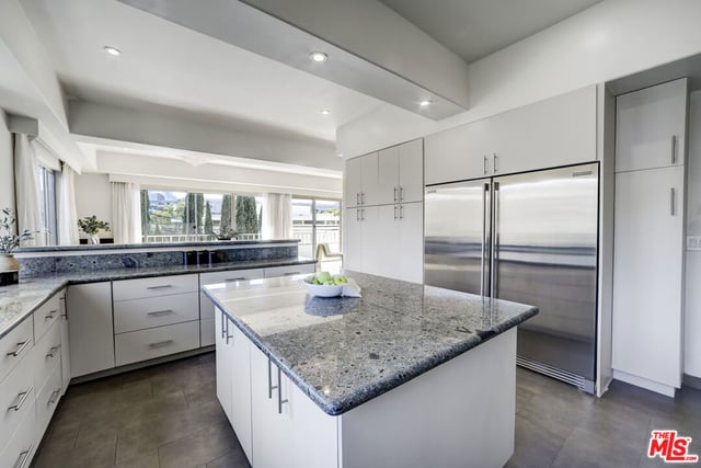 339 N Palm Drive 201, Beverly Hills, CA 90210 — photo 15 of 35