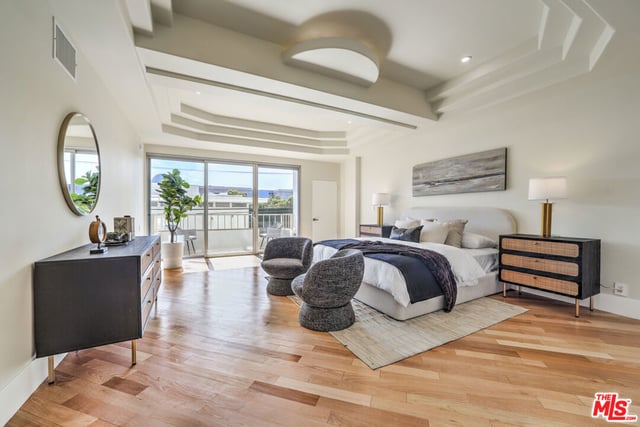 339 N Palm Drive 201, Beverly Hills, CA 90210 — photo 17 of 35