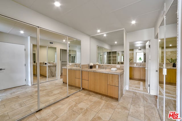 339 N Palm Drive 201, Beverly Hills, CA 90210 — photo 19 of 35