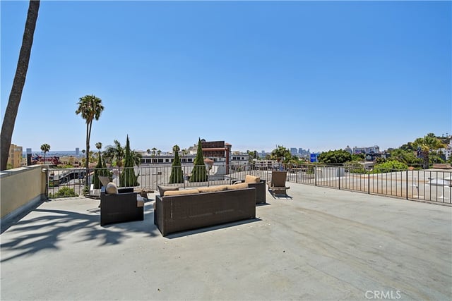 1539 N Laurel Avenue 202, Los Angeles, CA 90046 — photo 18 of 35
