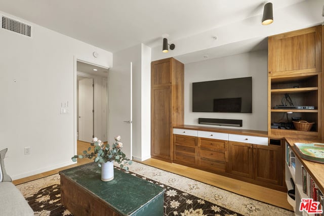 1705 Ocean Avenue 311, Santa Monica, CA 90401 — photo 11 of 37