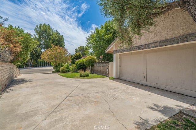 25557 Alesna, Valencia, CA 91355 — photo 4 of 45