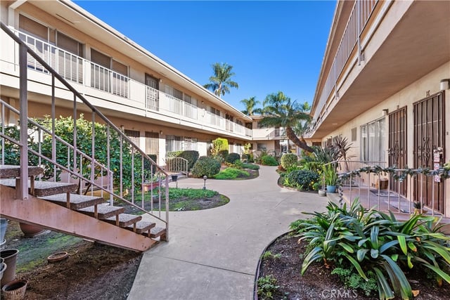 527 Cedar Avenue 2E, Long Beach, CA 90802 — photo 13 of 15