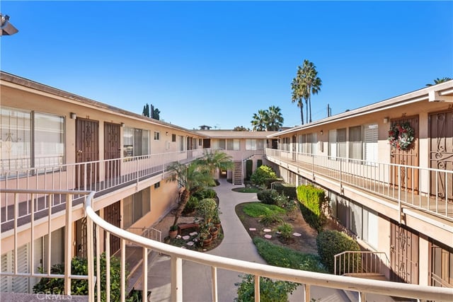 527 Cedar Avenue 2E, Long Beach, CA 90802 — photo 14 of 15