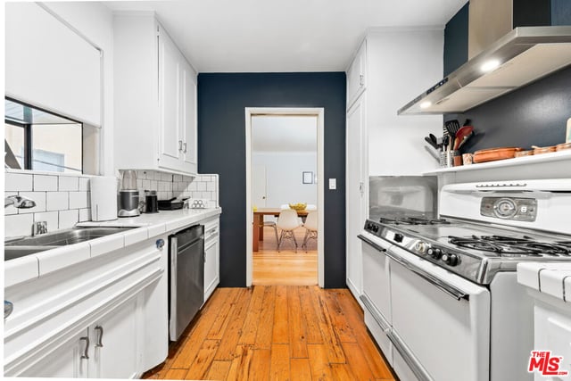 1330 N Crescent Heights Boulevard 16, West Hollywood, CA 90046 — photo 12 of 33