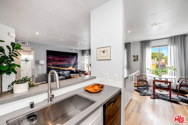 1310 N Detroit Street 206, Los Angeles, CA 90046 — photo 15 of 32