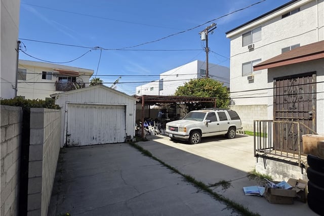 527 N Hobart, Los Angeles, CA 90004 — photo 2 of 4