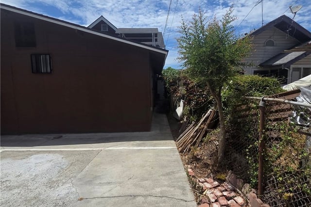 1628 S Van Ness, Los Angeles, CA 90019 — photo 8 of 10
