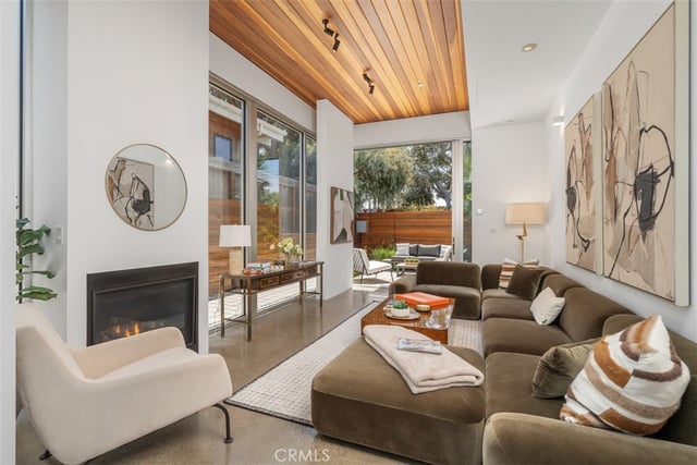 417 1/2 Sunset, Los Angeles, CA 90291 — photo 9 of 43