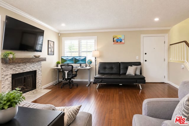 27066 Hidaway Avenue 4, Santa Clarita, CA 91351 — photo 2 of 18