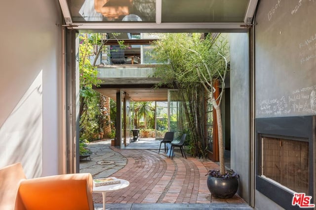 927 Amoroso, Venice, CA 90291 — photo 17 of 53