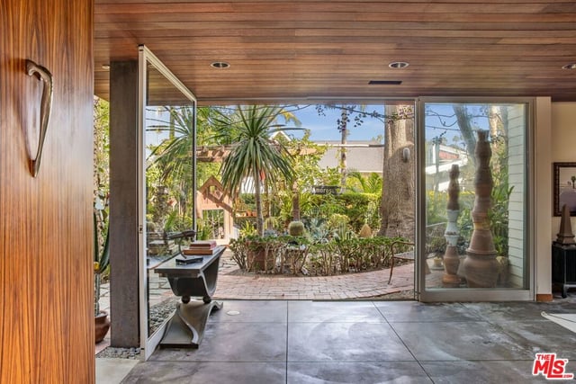927 Amoroso, Venice, CA 90291 — photo 8 of 53