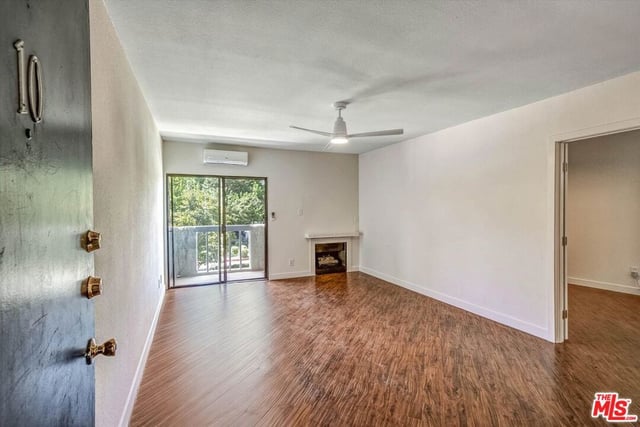 4506 Saugus Avenue 10, Los Angeles, CA 91403 — photo 2 of 22