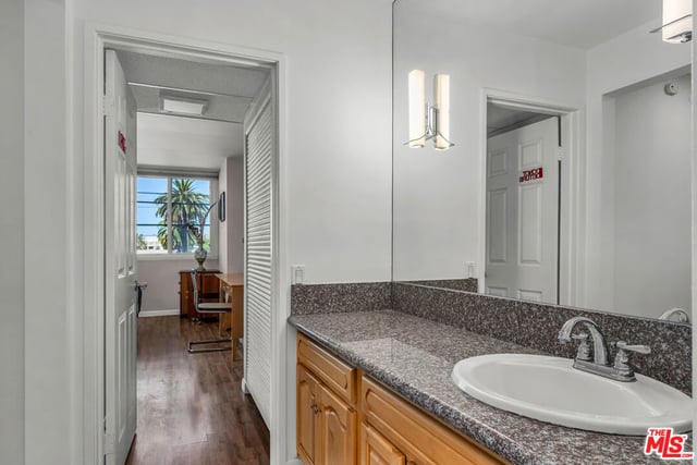 421 S La Fayette Park Place 210, Los Angeles, CA 90057 — photo 18 of 21