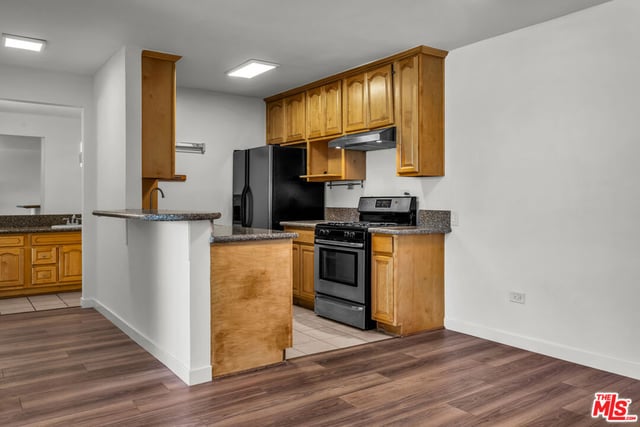 421 S La Fayette Park Place 210, Los Angeles, CA 90057 — photo 4 of 21