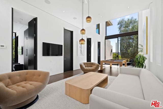 3000 Benedict Canyon Drive, Beverly Hills, CA 90210 — photo 16 of 25