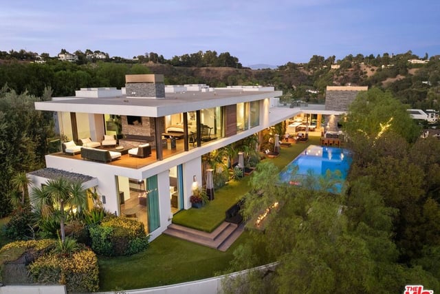 3000 Benedict Canyon Drive, Beverly Hills, CA 90210 — photo 3 of 25
