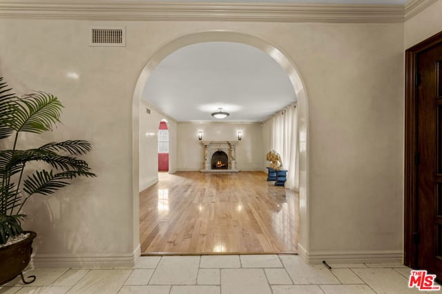 6138 Maryland Drive, Los Angeles, CA 90048 — photo 2 of 25