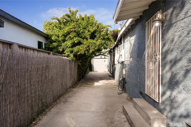 8917 Beach Street, Los Angeles, CA 90002 — photo 2 of 25